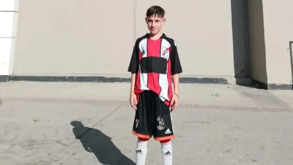 Ian Barrios con los colores de River.