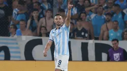 Adrián "Maravilla" Martínez celebra su gol contra Boca Juniors.