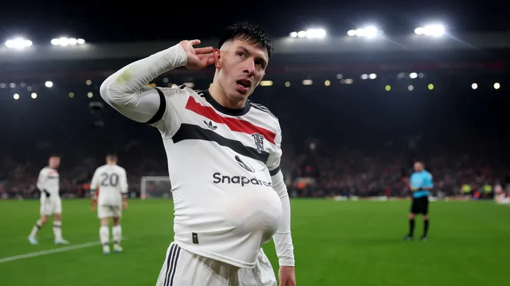 La leyenda de Manchester United que liquidó a Lisandro Martínez: "Ni en buena forma es apto para ganar la Premier"