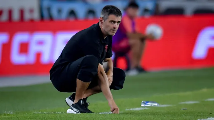 Julio Vaccari, entrenador de Independiente, durante el último partido frente a River Plate.