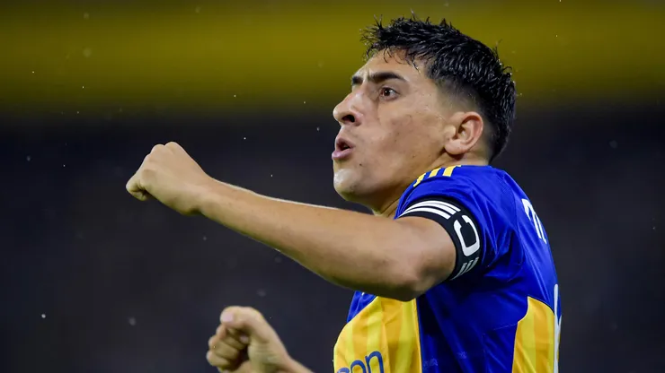 Miguel Merentiel celebrando el primero de Boca.