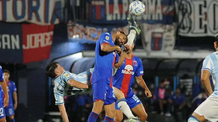 Tigre derrotó a Racing en Victoria.