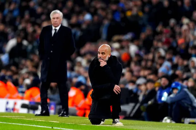 Guardiola fue espectador de como su equipo perdió el partido en los últimos minutos.