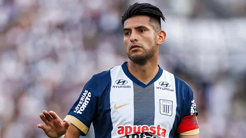 Carlos Zambrano, defensor de Alianza Lima.