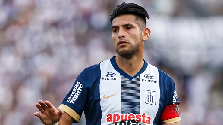 Carlos Zambrano, defensor de Alianza Lima.