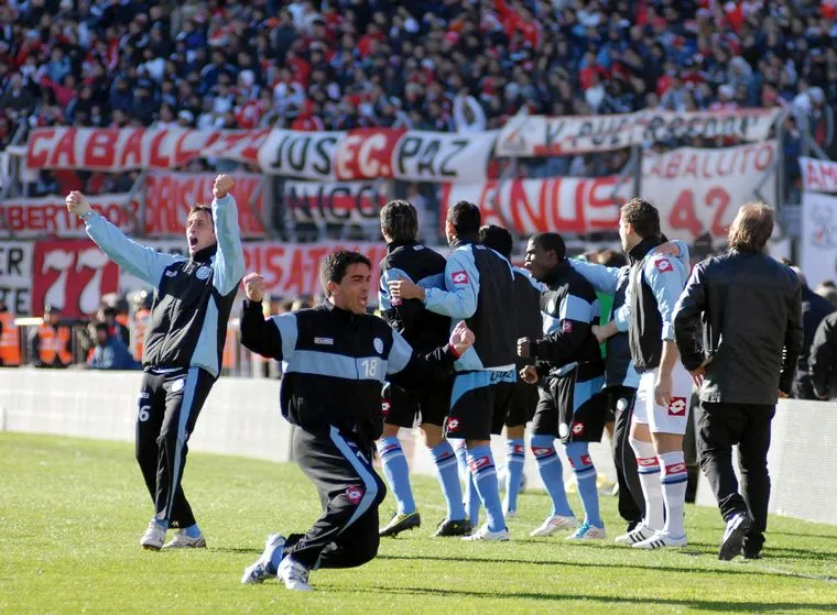 Jugó en 14 equipos, pero todos recuerdan su época en Belgrano. Foto Archivo.