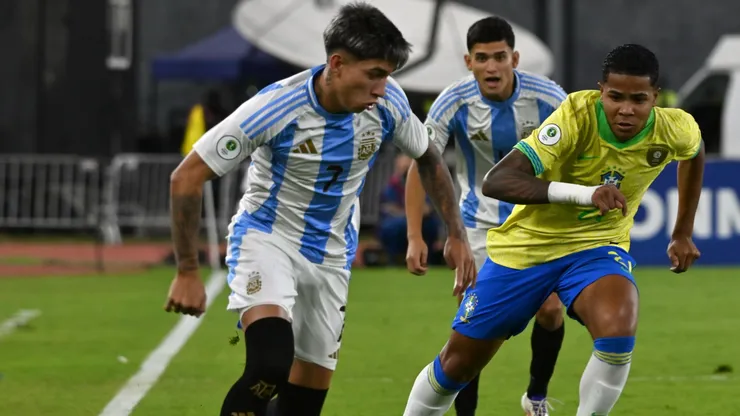 Argentina y Brasil se enfrentan en el Sudamericano.