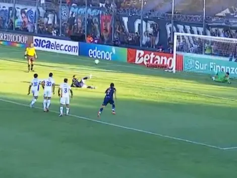 Sebastián Villa protagonizó un blooper al fallar un penal en la derrota de Independiente Rivadavia ante Tigre