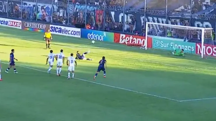 Sebastián Villa falló un penal para Independiente Rivadavia.