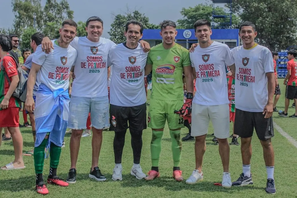 Tomás Canteros celebrando el ascenso a la primera de Paraguay.