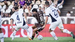 Duelo intenso entre Platense e Independiente.