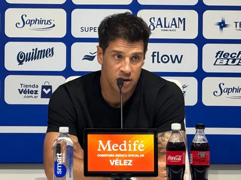 Sebastián Domínguez habló de su continuidad en Vélez y se cruzó con un periodista