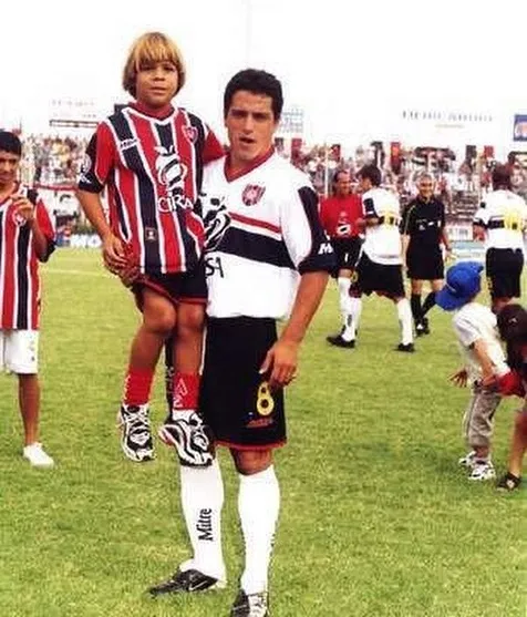 Rivero, su hermano y la foto viral. Foto Archivo.