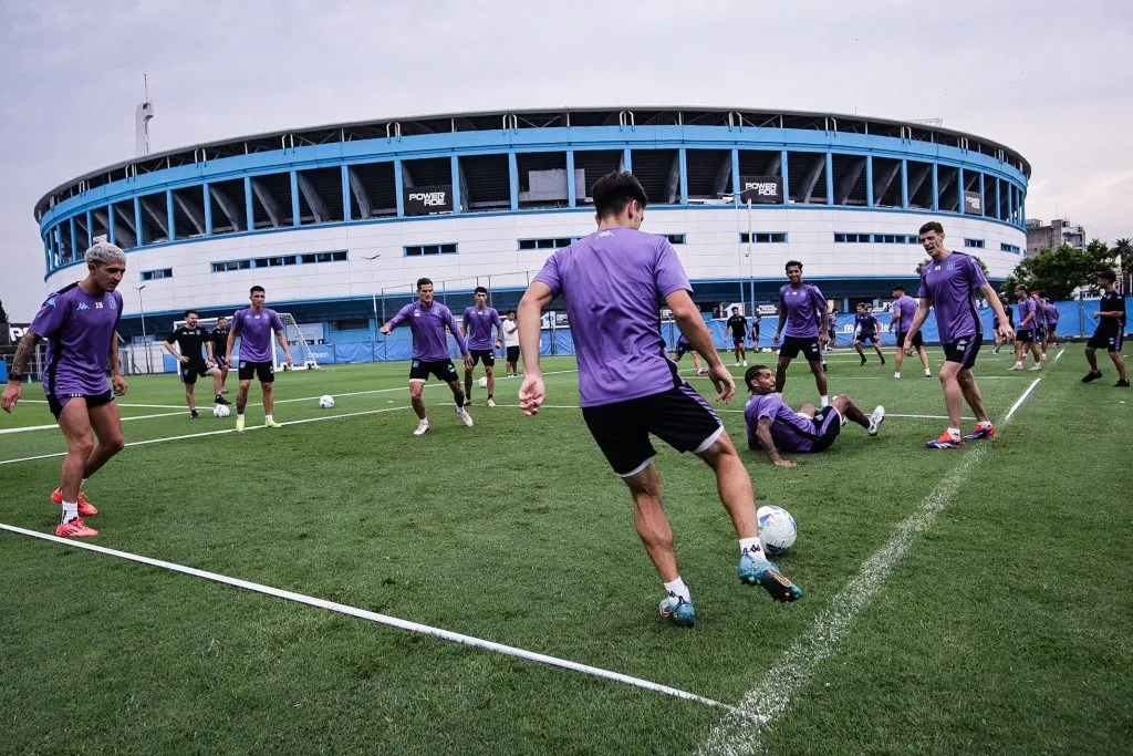 Racing tuvo su último entrenamiento antes de volar a Brasil.