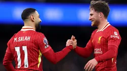 Mo Salah festeja junto a Alexis Mac Allister su gol en la victoria por 2-0 frente a Manchester City.