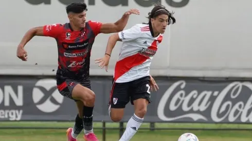 Sebastián Sánchez con la camiseta de River.