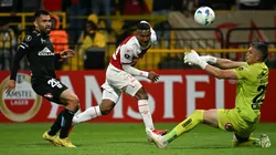 Duelo intenso entre Santa Fe y Deportes Iquique.