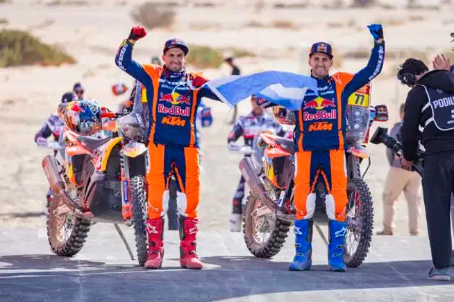 Kevin y Luciano Benavides, los máximos exponentes argentinos en moto en el Dakar.