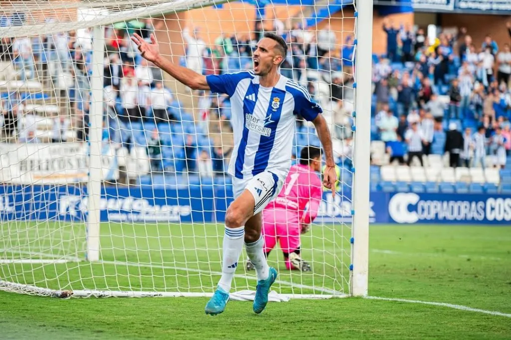 Pablo Caballero celebrando un gol en Recreativo de Huelva.