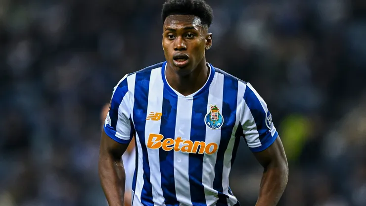 Samu Aghehowa está en el radar de Aston Villa.