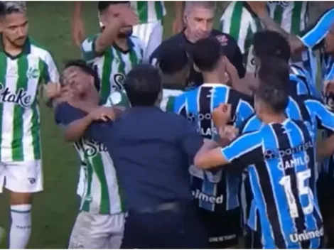 Escándalo en Brasil: Gustavo Quinteros, a las piñas en Gremio vs. Juventude