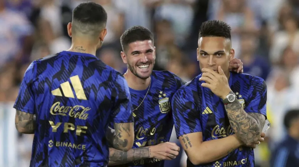 Rodrigo De Paul y Lautaro Martínez en la Selección Argentina. (Getty Images)