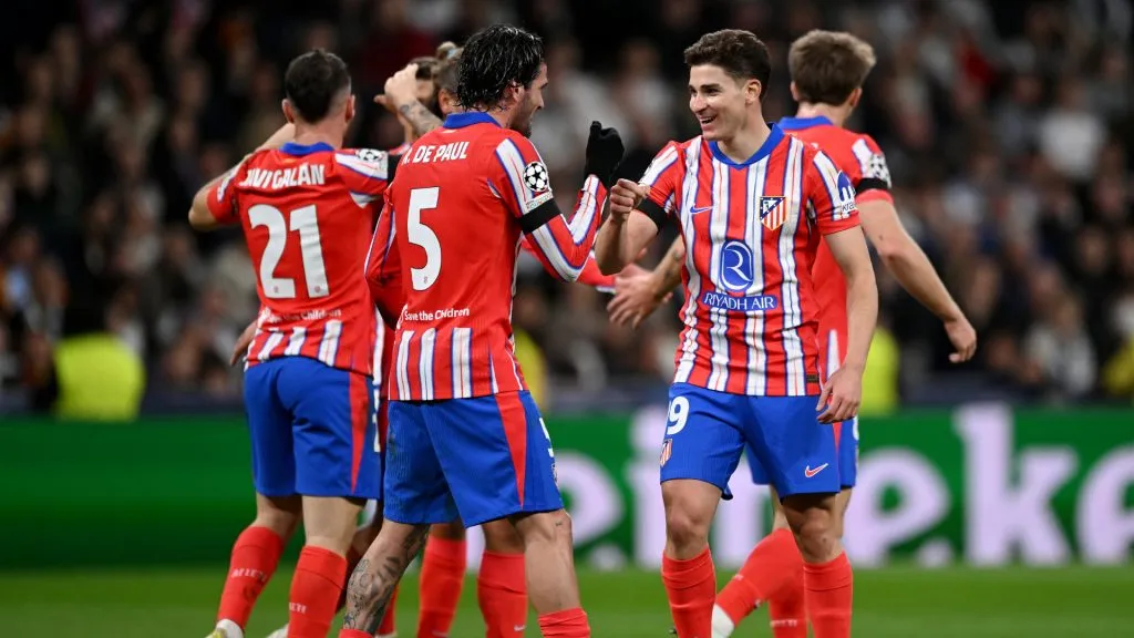 De Paul y Álvarez, en el festejo por el gol del ‘Atleti’ ante el Real (Getty Images).