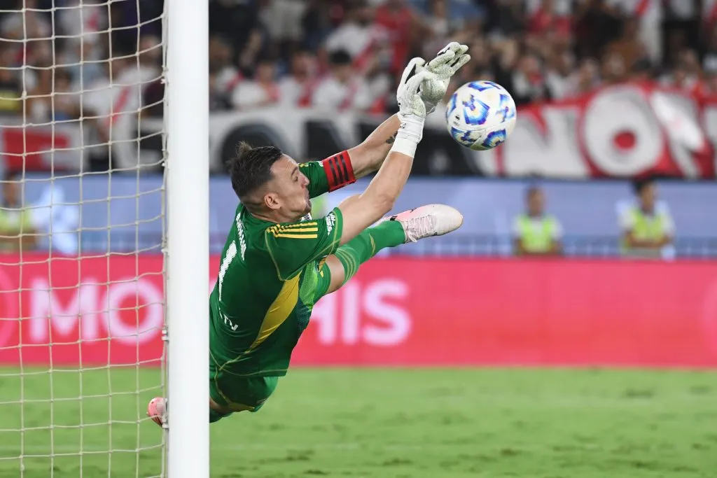 Franco Armani, de enorme presente.