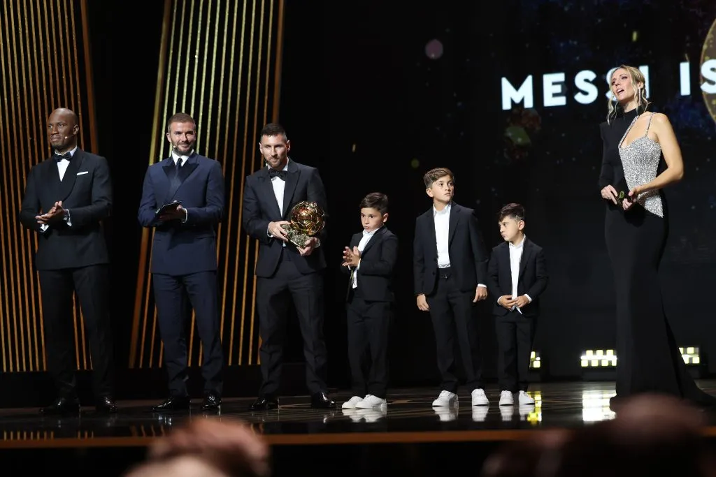 Beckham acompañó a Messi a recibir su último Balón de Oro, en 2023.