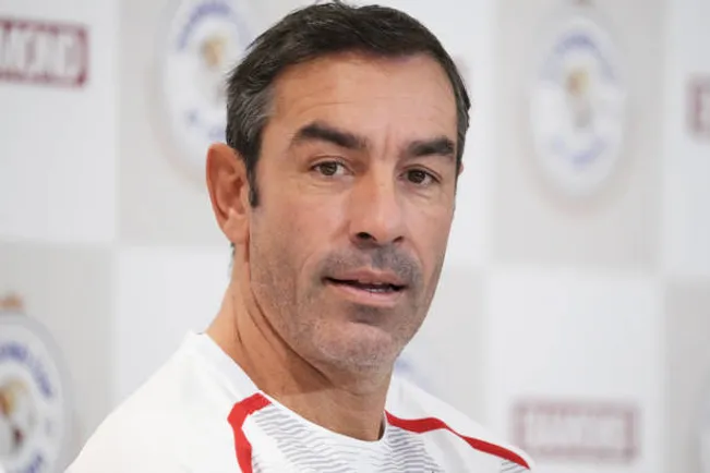 Robert Pires destacó a los mejores del mundo por banda.