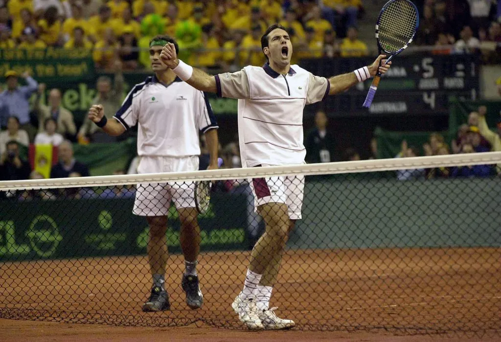 Alex Corretja y Juan Balcells en el doble ante Australia en la final de la Davis 2000. (Foto: Getty).