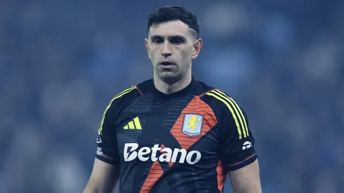 Por qué no juega Dibu Martínez en Aston Villa vs. Brentford por la Premier League