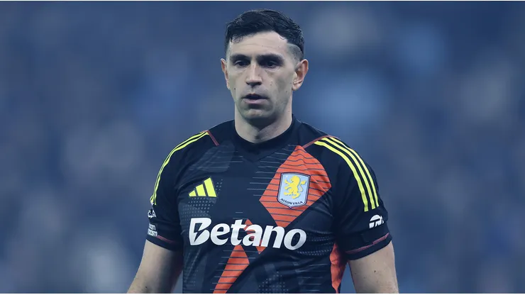 Por qué no juega Dibu Martínez en Aston Villa vs. Brentford por la Premier League