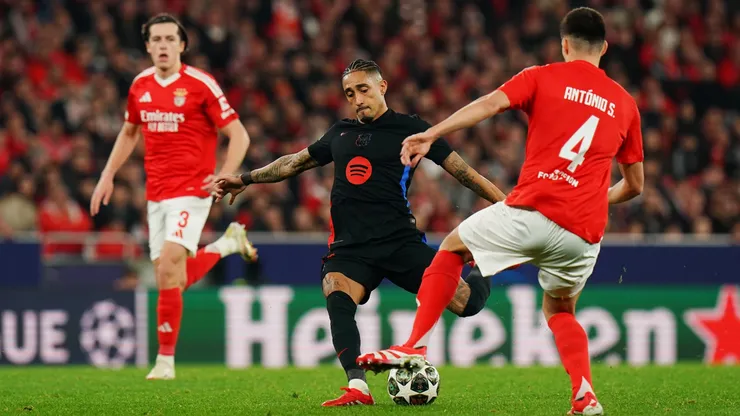 Raphinha anotó el gol del triunfo por 1-0 de Barcelona ante Benfica en la ida de los octavos de final de la Champions League 2024-2025.