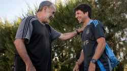 Diego Placente y Marcelo Bielsa se encontraron en Montevideo en la previa de un amistoso de la Selección Argentina Sub 17 con su par de Uruguay.