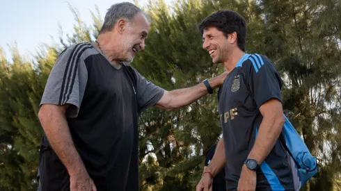 Diego Placente y Marcelo Bielsa se encontraron en Montevideo en la previa de un amistoso de la Selección Argentina Sub 17 con su par de Uruguay.