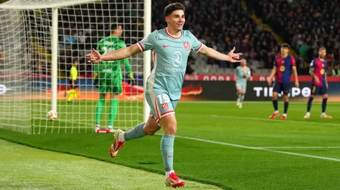 Julián Álvarez festeja su gol en el empate 4-4 entre Barcelona y Atlético Madrid por Copa del Rey.