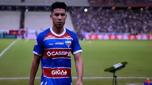 Guillermo Pol Fernández con la camiseta de Fortaleza de Brasil.
