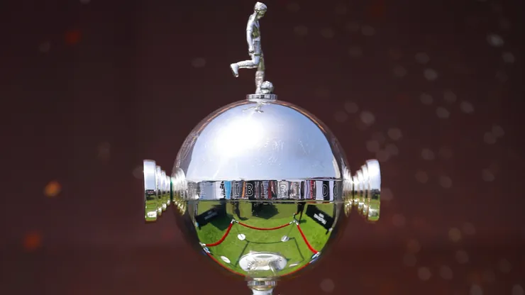El trofeo de la Copa Libertadores.