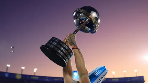 El trofeo de la Copa Sudamericana. (Getty Images)