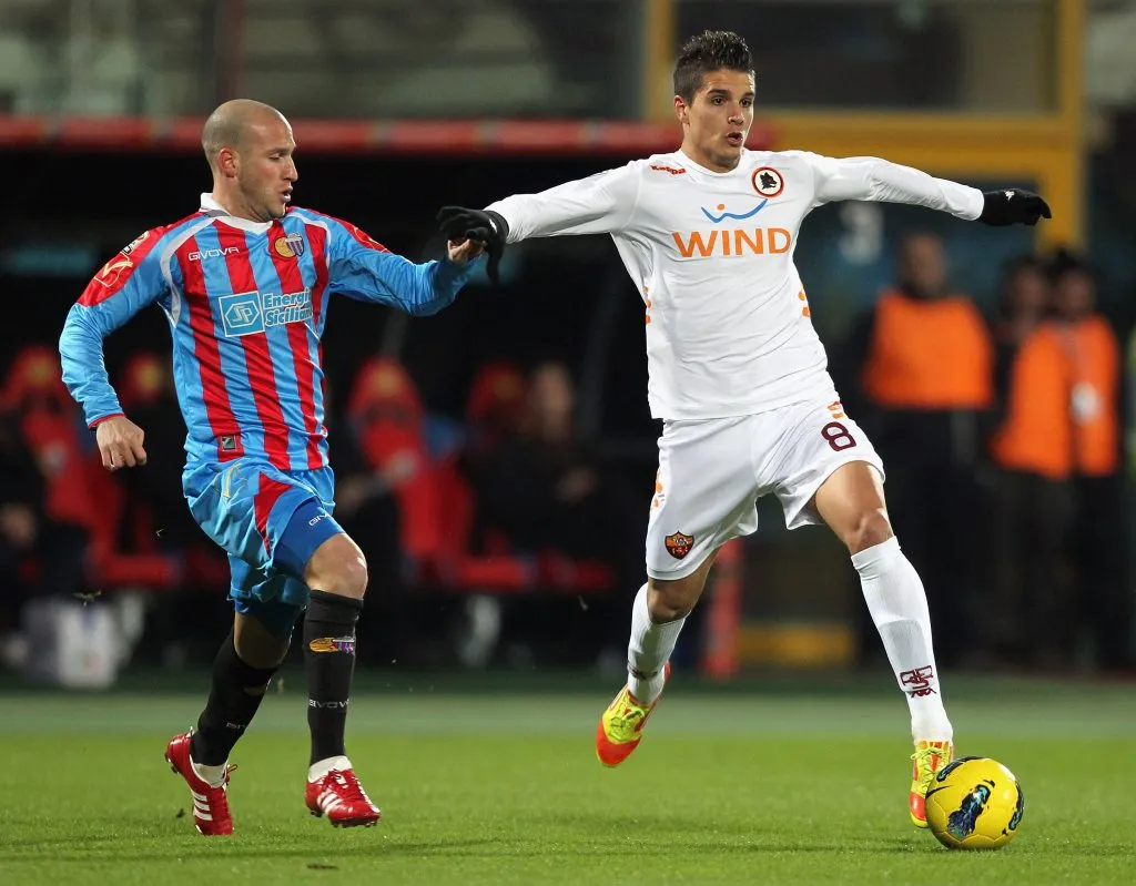 Llama persiguiendo a Eric Lamela, de la Roma. Getty Images.