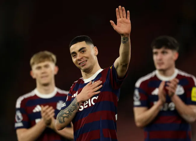 Miguel Almirón, campeón en Inglaterra a pesar de haberse ido Estados Unidos.