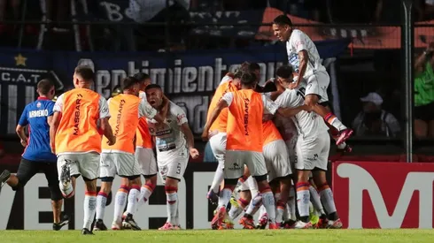 Deportivo Armenio dio el gran golpe sobre la mesa.