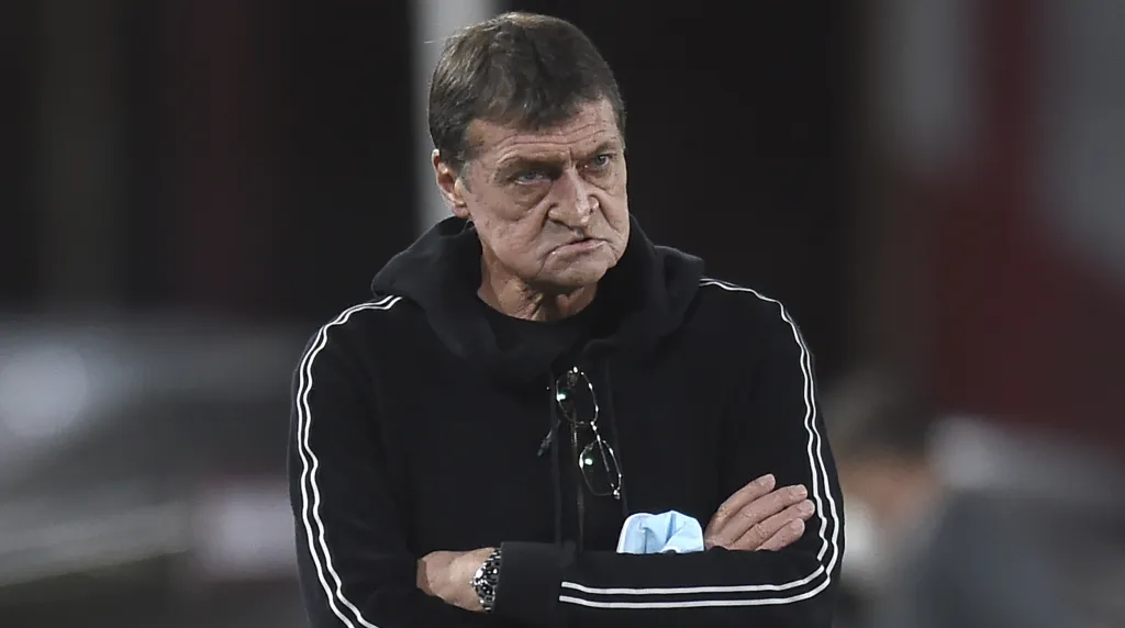 Julio Falcioni, muy duro.