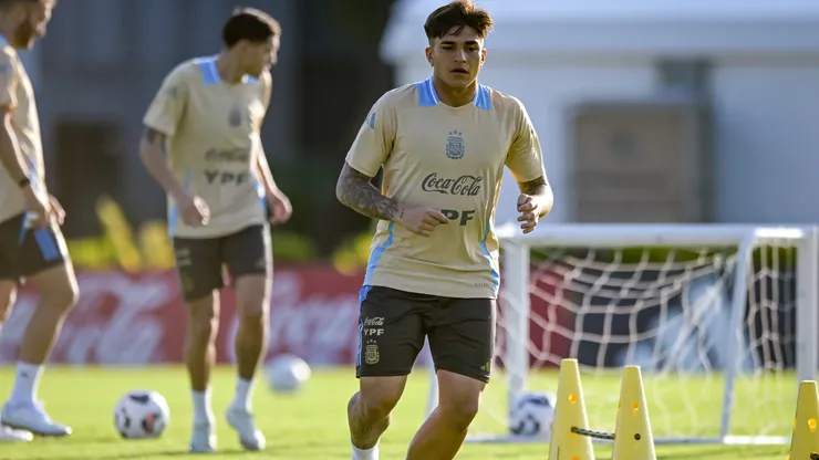 Santiago Castro es duda para el partido contra Brasil.