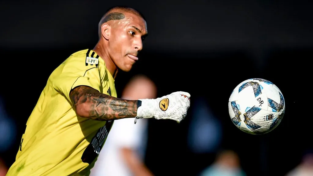 Ignacio Arce en Deportivo Riestra.