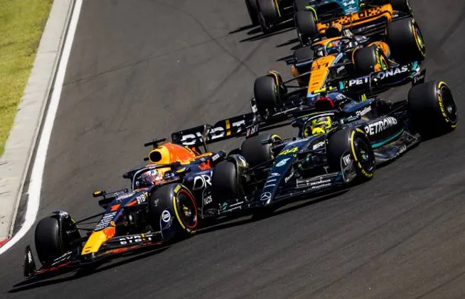 Hungría 2023, la última vez que Hamilton y Verstappen compartieron primera fila.