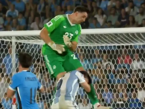 El duro choque entre Dibu Martínez y Nicolás Tagliafico en Argentina vs. Uruguay