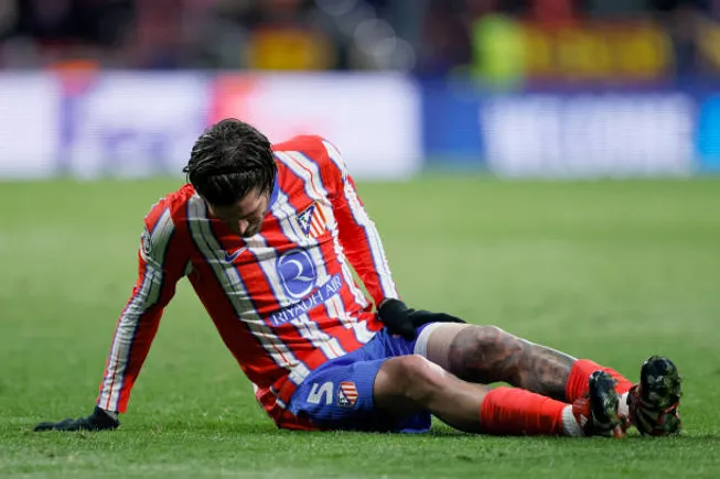 La ausencia del jueves fue por molestias físicas que traía desde el Atlético Madrid.