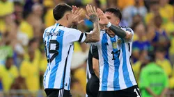 Nicolás Otamendi festeja con Enzo Fernández el gol de la victoria de Argentina por 1-0 a Brasil en el Estadio Maracaná por las Eliminatorias Sudamericanas rumbo al Mundial 2026.